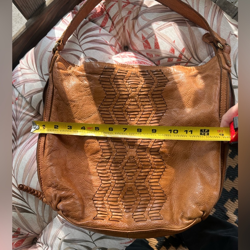 Tan leather shoulder bag - Picture 11 of 12